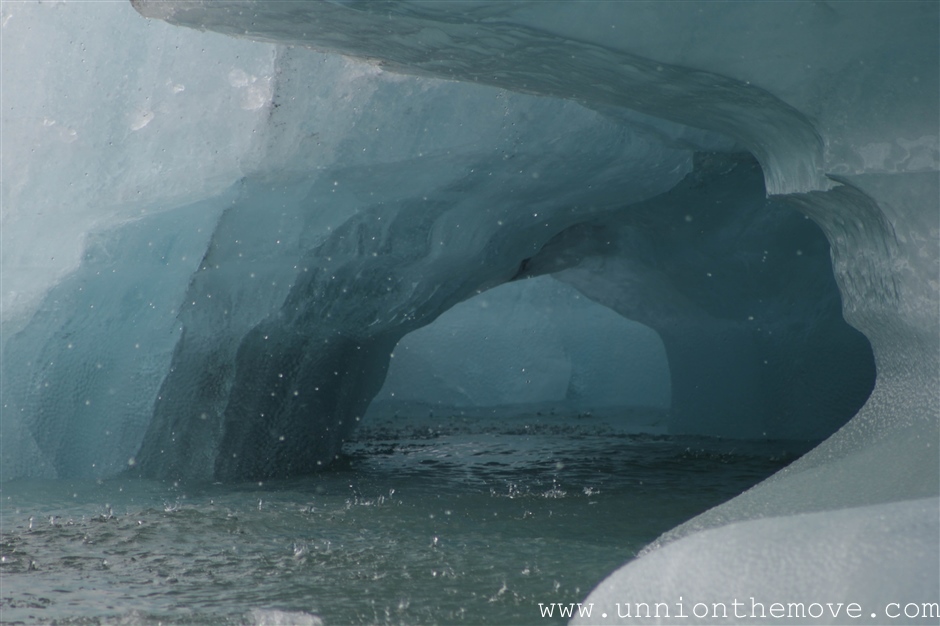 A close up look a the icebergs